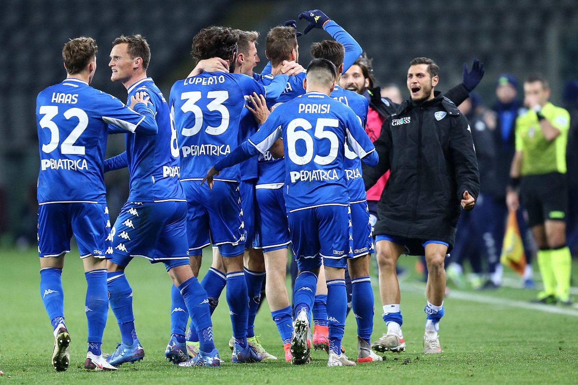 年的青年足 年的青年足